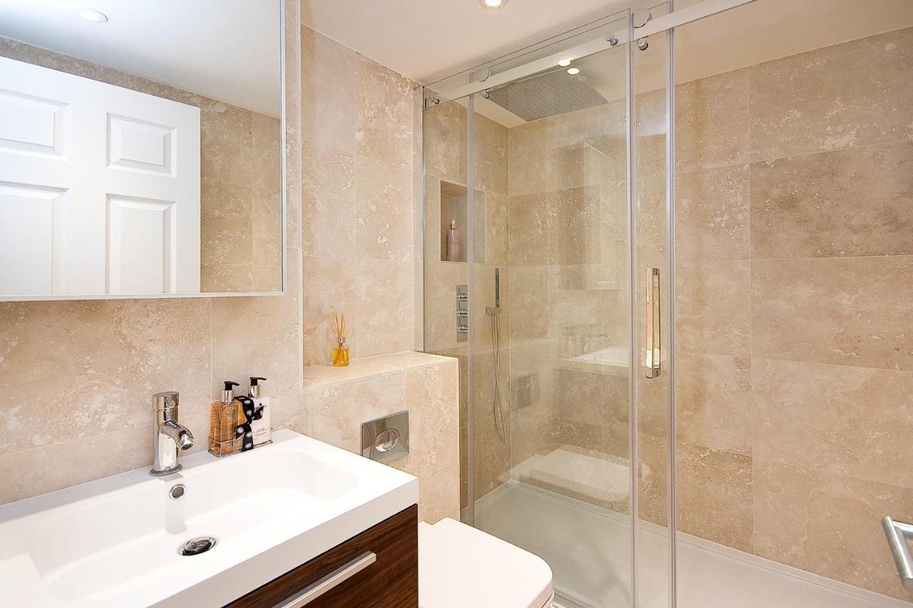 Stunning 2-Bedroom-Hosted By Sweetstay Londra Exterior foto